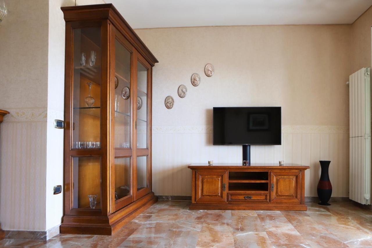 Con Terrazzo A Capodimonte By Wonderful Italy Apartment Naples